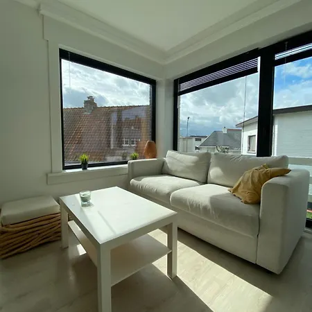The Ocean Breeze 2 Apartment De Haan